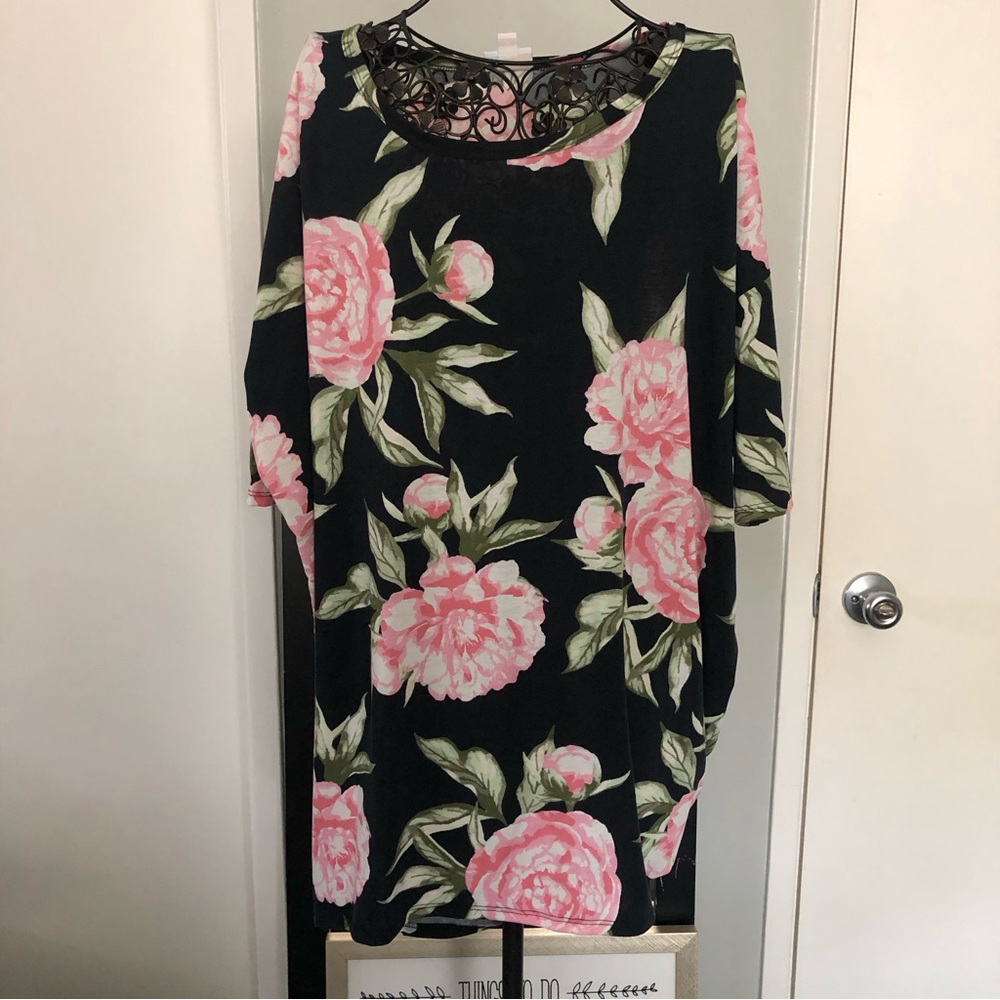 NWOT Lularoe Floral Irma Top- M